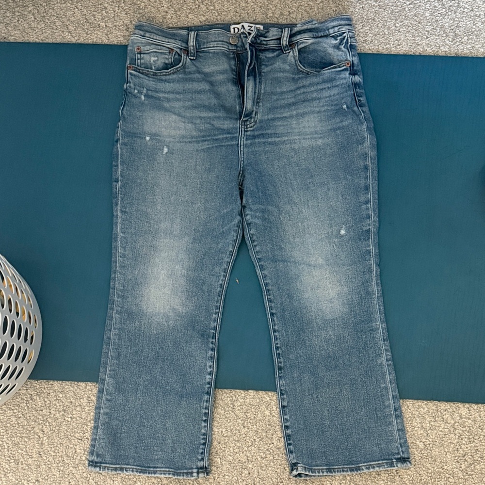 Daze Women's crop Jeans in Classic Blue